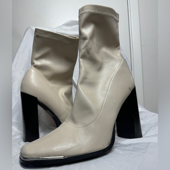 Public Desire Liberty Square Toe Heeled Bootie in Off White Size 9 - Picture 4 of 16